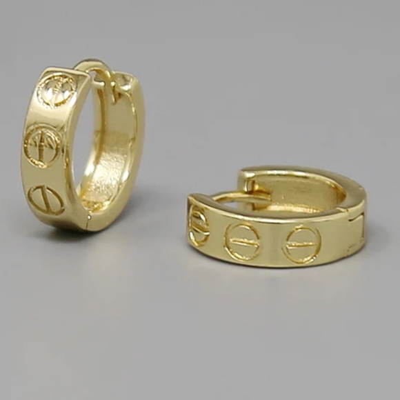 π18 K Gold Filled Nail Head Accent Hoop Earringsπ - Picture 8 of 8